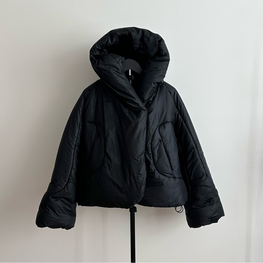 Lululemon Hooded Insulated Wrap Puffer Jacket Black Size 4 - Picture 2 of 5